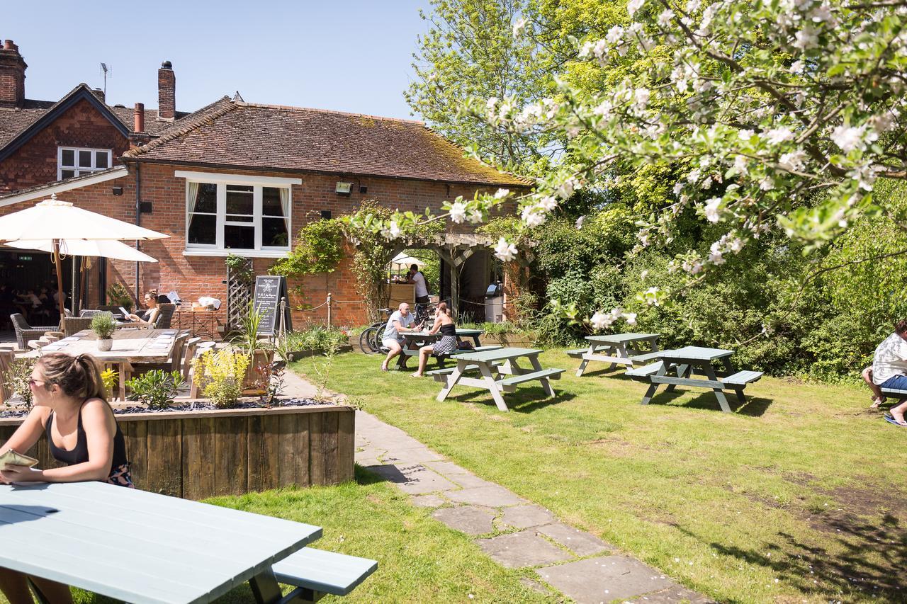 The Dundas Arms Hotel Kintbury Exterior photo